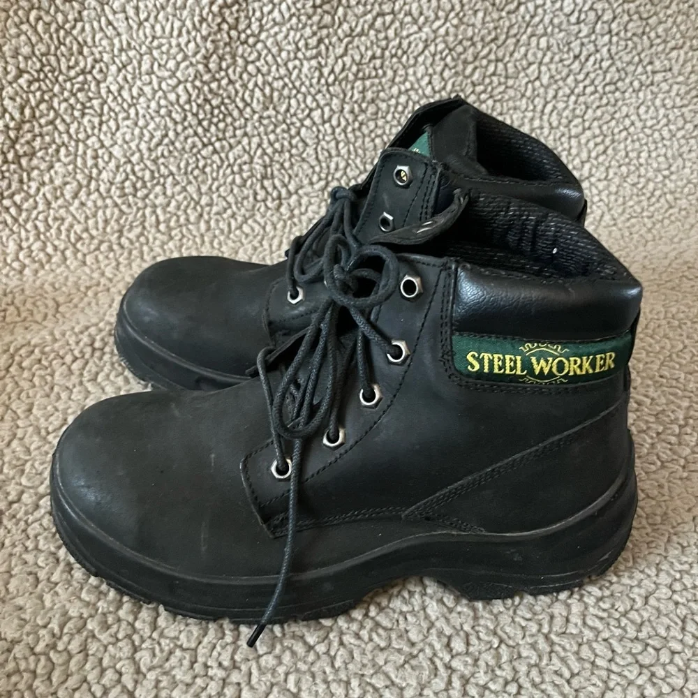 Size 6.5 CSA approved work boots - Picture 6 of 10